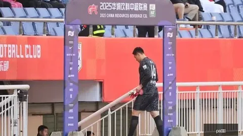 英超圣诞大战前瞻：利物浦连续失误频现，曼城能否摆脱低谷